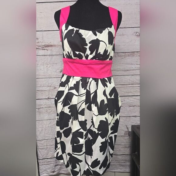 B smart sleeveless dress for women. - Picture 1 of 5